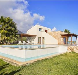 4  bedroom villa with pool, Scopello, sleeps 8